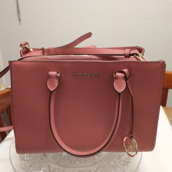 MK Satchel and matching wristlet - Picture 2 of 6